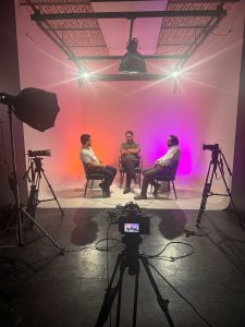 در حال ضبط و فیلمبرداری در استودیو فیلمبرداری سلمک در تهران